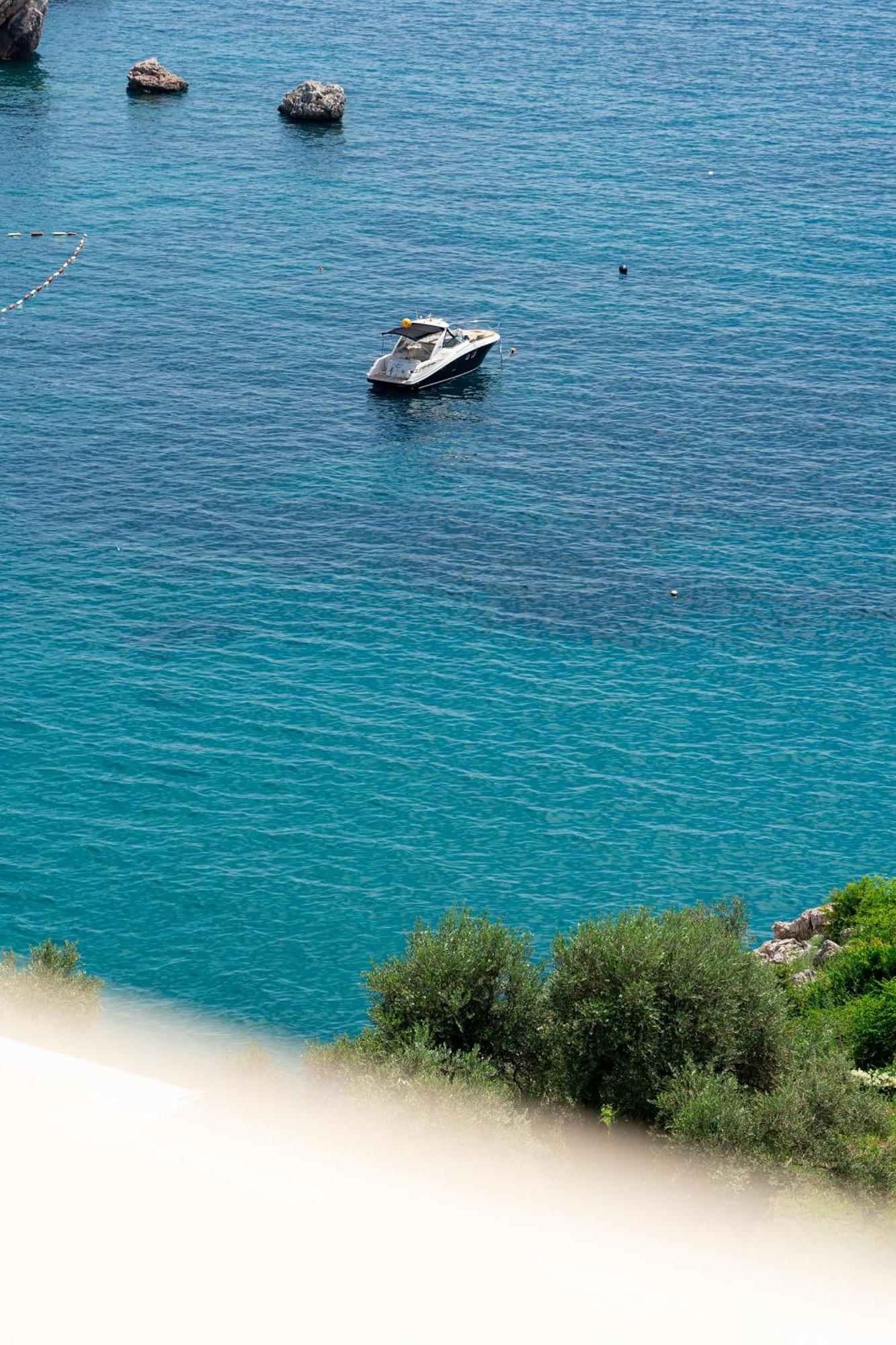 Niki Apartments Przno Sveti Stefan Exteriör bild